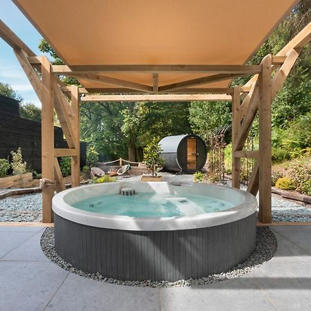 Aphrodites Group - Luxury Hot Tub Suites In Central Lake District! Боунес-он-Уиндермер Экстерьер фото