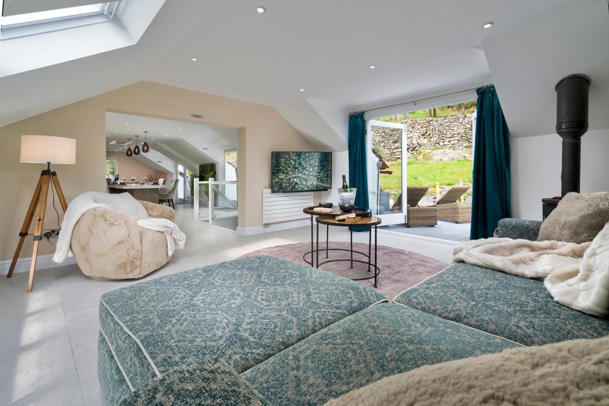 Aphrodites Group - Luxury Hot Tub Suites In Central Lake District! Боунес-он-Уиндермер Экстерьер фото