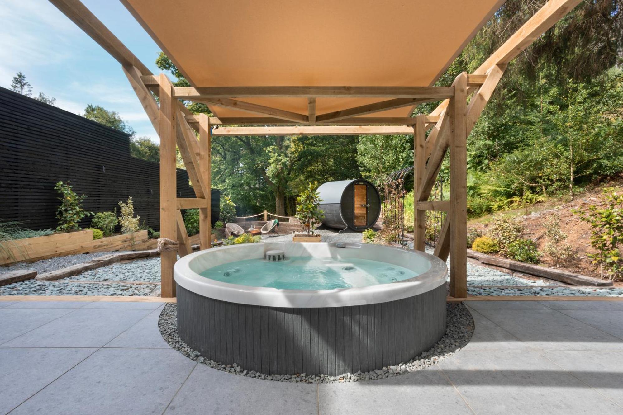 Aphrodites Group - Luxury Hot Tub Suites In Central Lake District! Боунес-он-Уиндермер Экстерьер фото