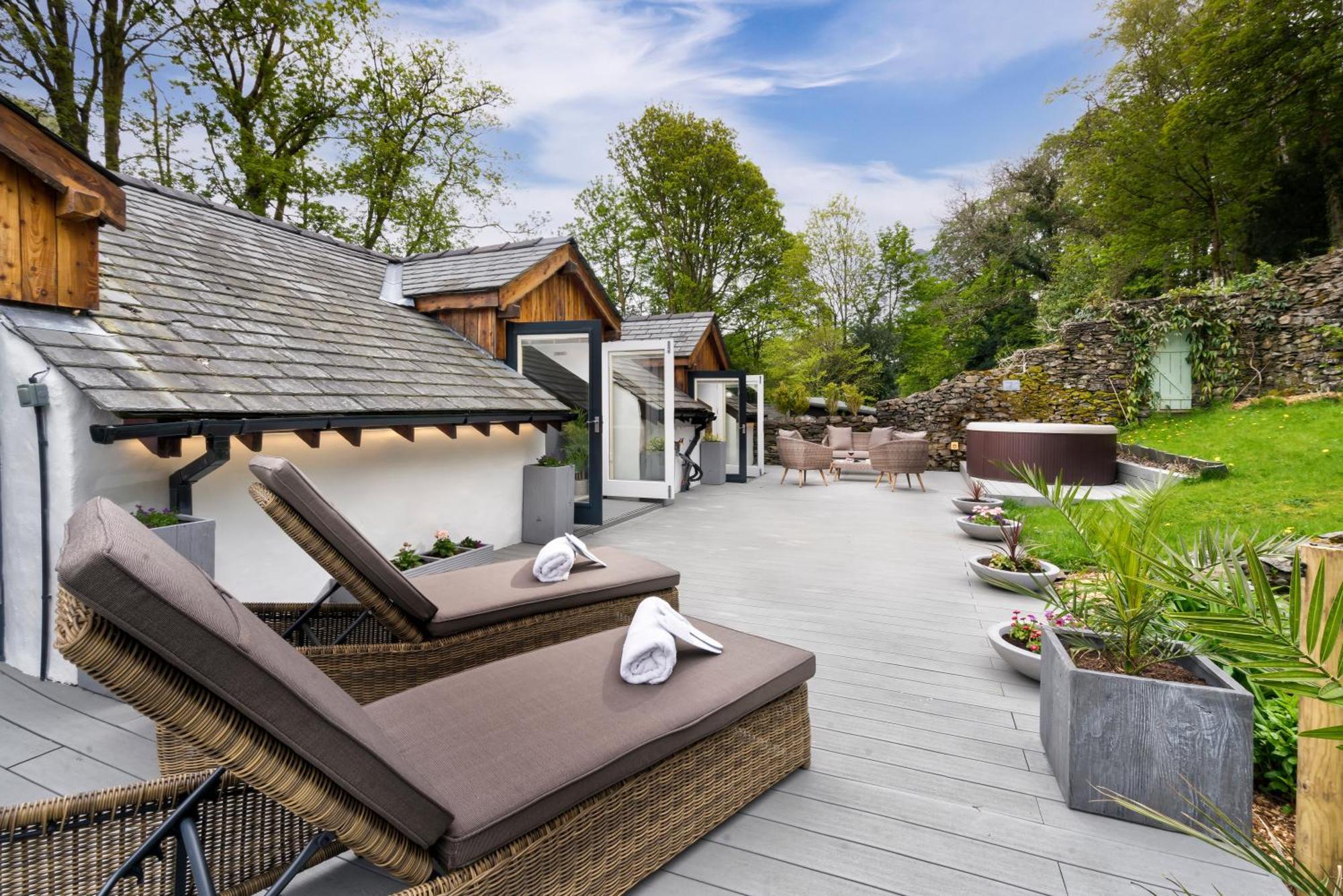 Aphrodites Group - Luxury Hot Tub Suites In Central Lake District! Боунес-он-Уиндермер Экстерьер фото
