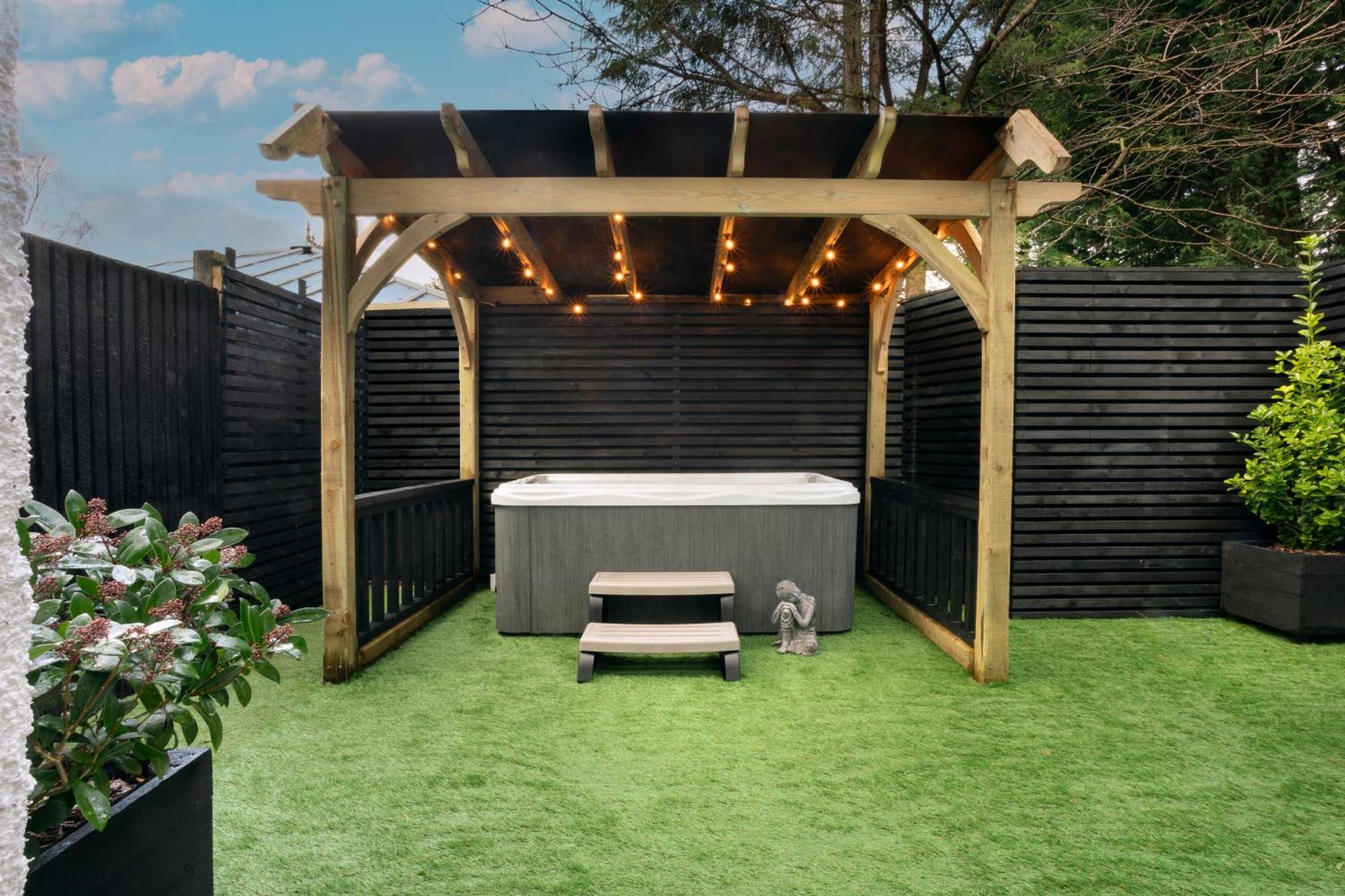 Aphrodites Group - Luxury Hot Tub Suites In Central Lake District! Боунес-он-Уиндермер Экстерьер фото