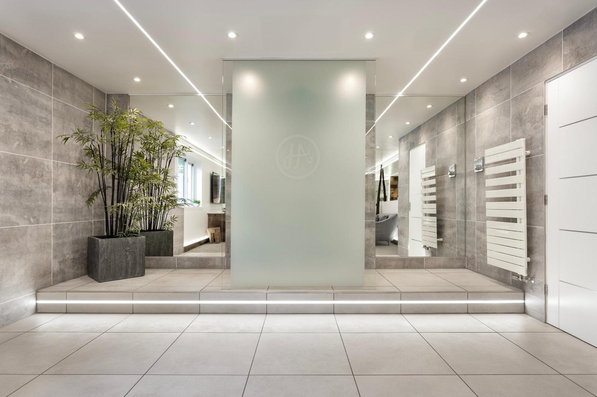 Aphrodites Group - Luxury Hot Tub Suites In Central Lake District! Боунес-он-Уиндермер Экстерьер фото