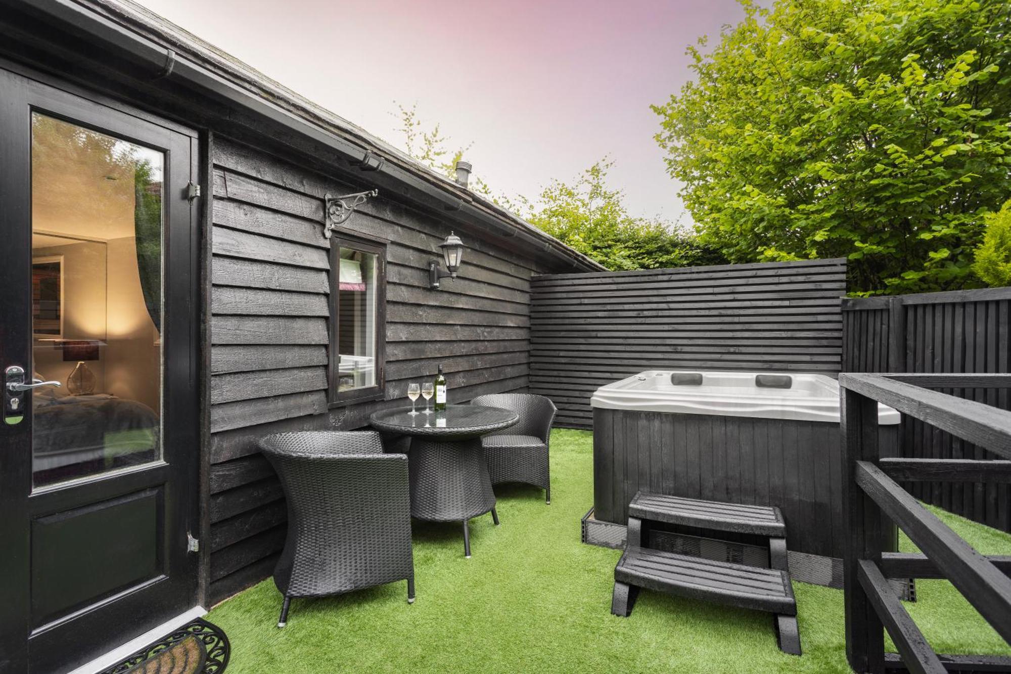 Aphrodites Group - Luxury Hot Tub Suites In Central Lake District! Боунес-он-Уиндермер Экстерьер фото