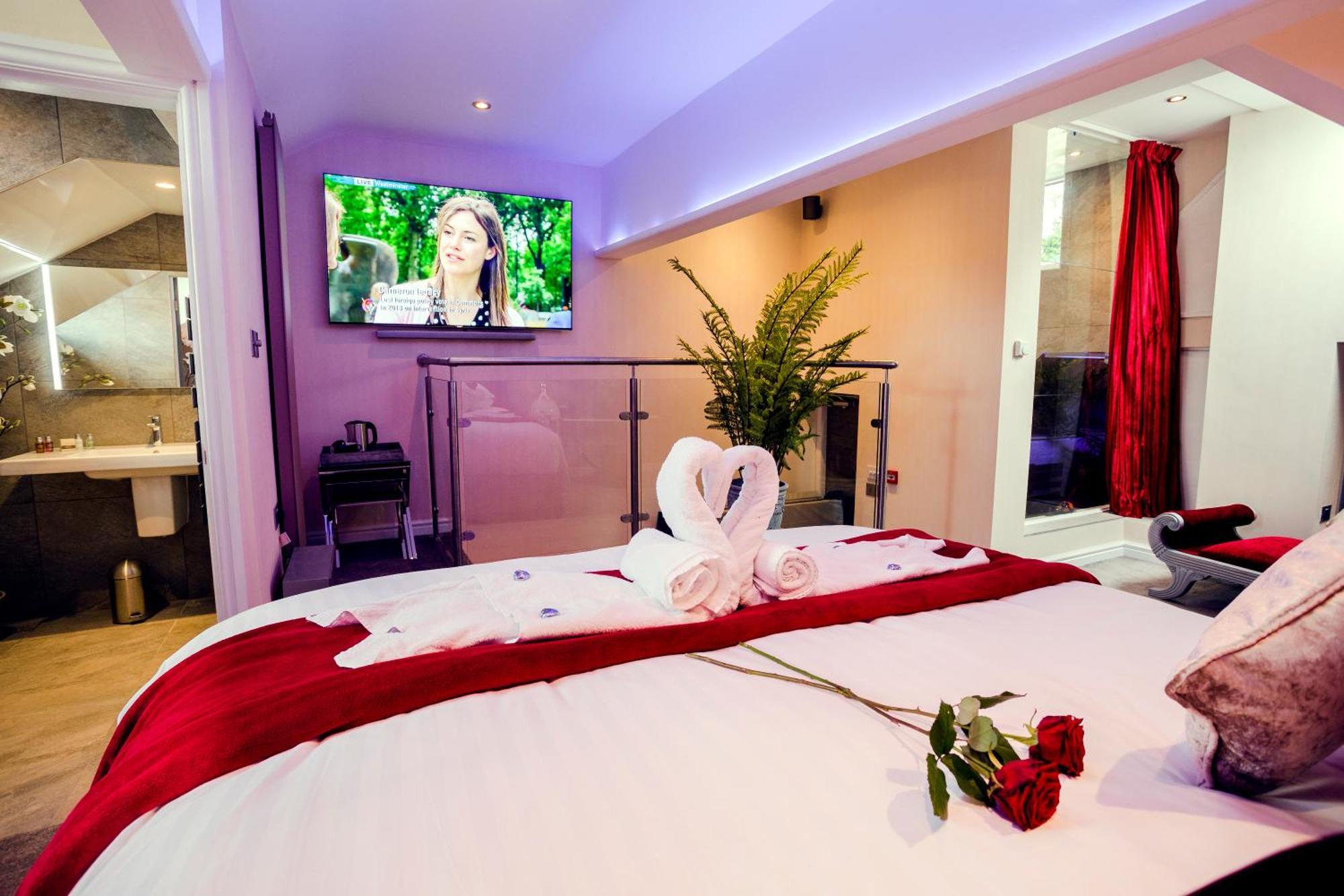 Aphrodites Group - Luxury Hot Tub Suites In Central Lake District! Боунес-он-Уиндермер Экстерьер фото