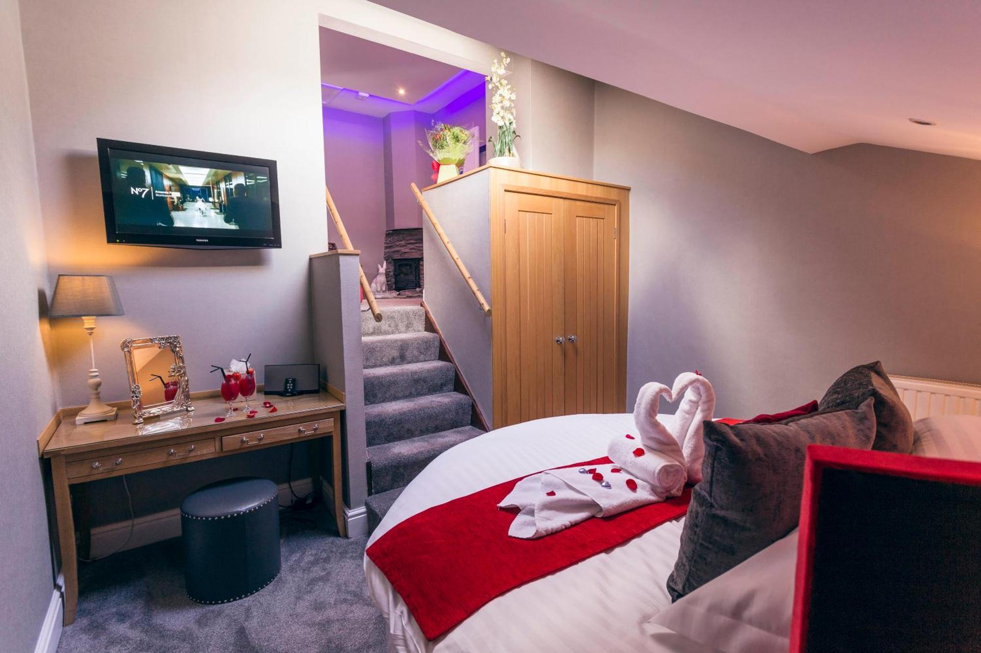 Aphrodites Group - Luxury Hot Tub Suites In Central Lake District! Боунес-он-Уиндермер Экстерьер фото
