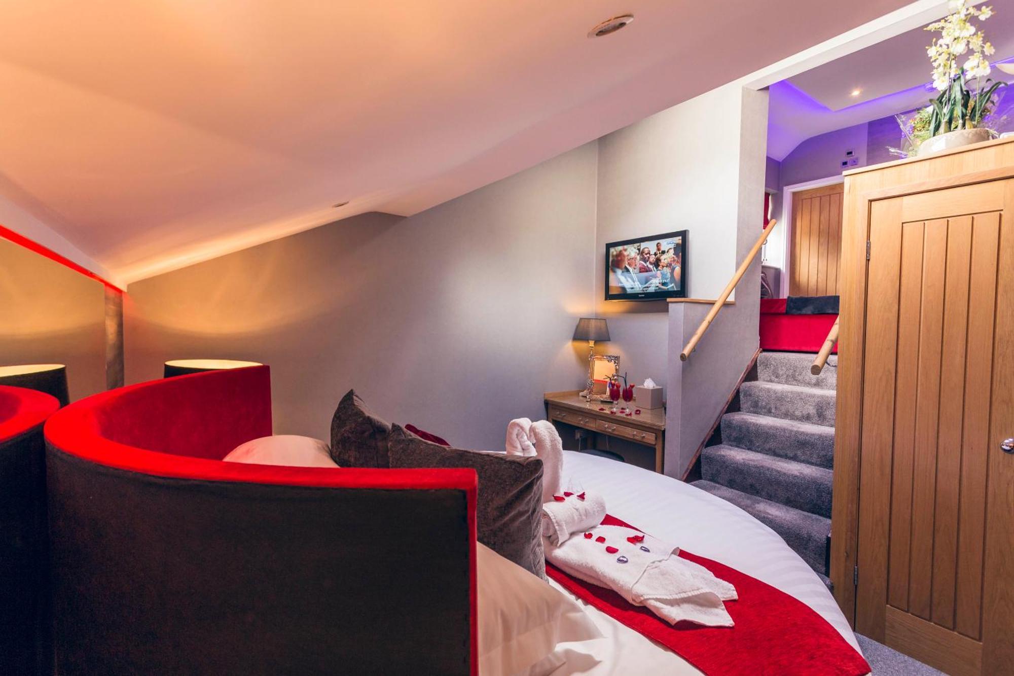 Aphrodites Group - Luxury Hot Tub Suites In Central Lake District! Боунес-он-Уиндермер Экстерьер фото