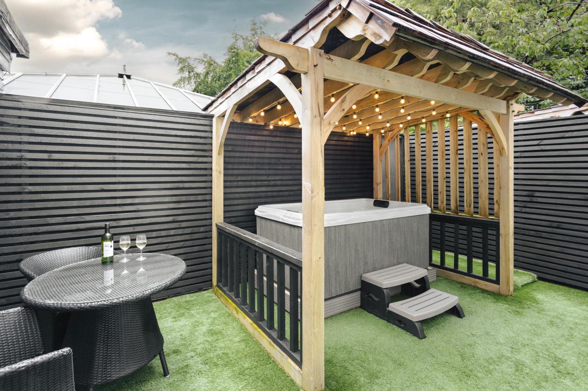 Aphrodites Group - Luxury Hot Tub Suites In Central Lake District! Боунес-он-Уиндермер Экстерьер фото