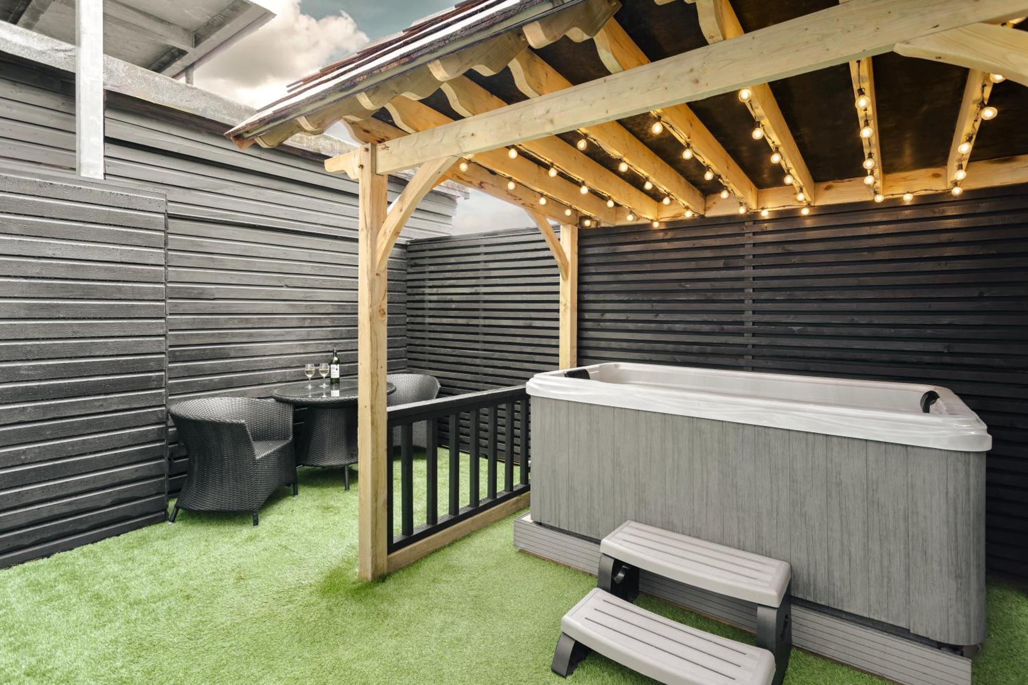 Aphrodites Group - Luxury Hot Tub Suites In Central Lake District! Боунес-он-Уиндермер Экстерьер фото